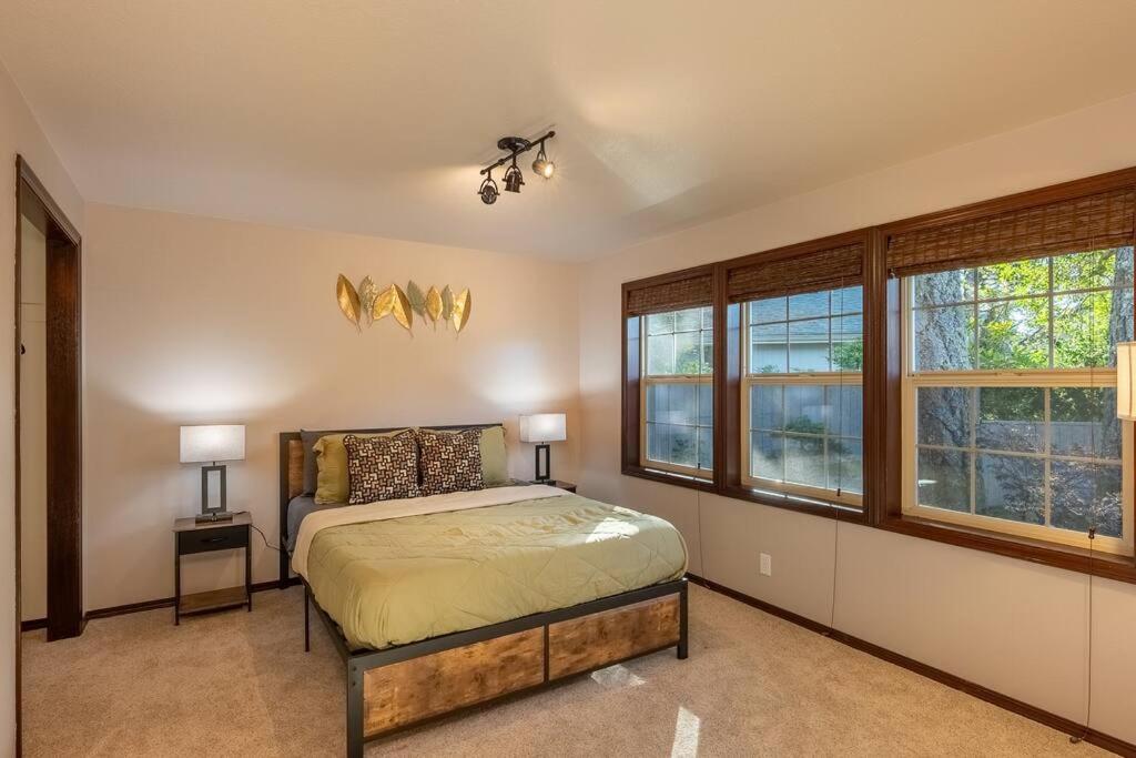 Comfy 4B/2B Home Near Dunes & Ocean! Pet Friendly! Florence Kültér fotó